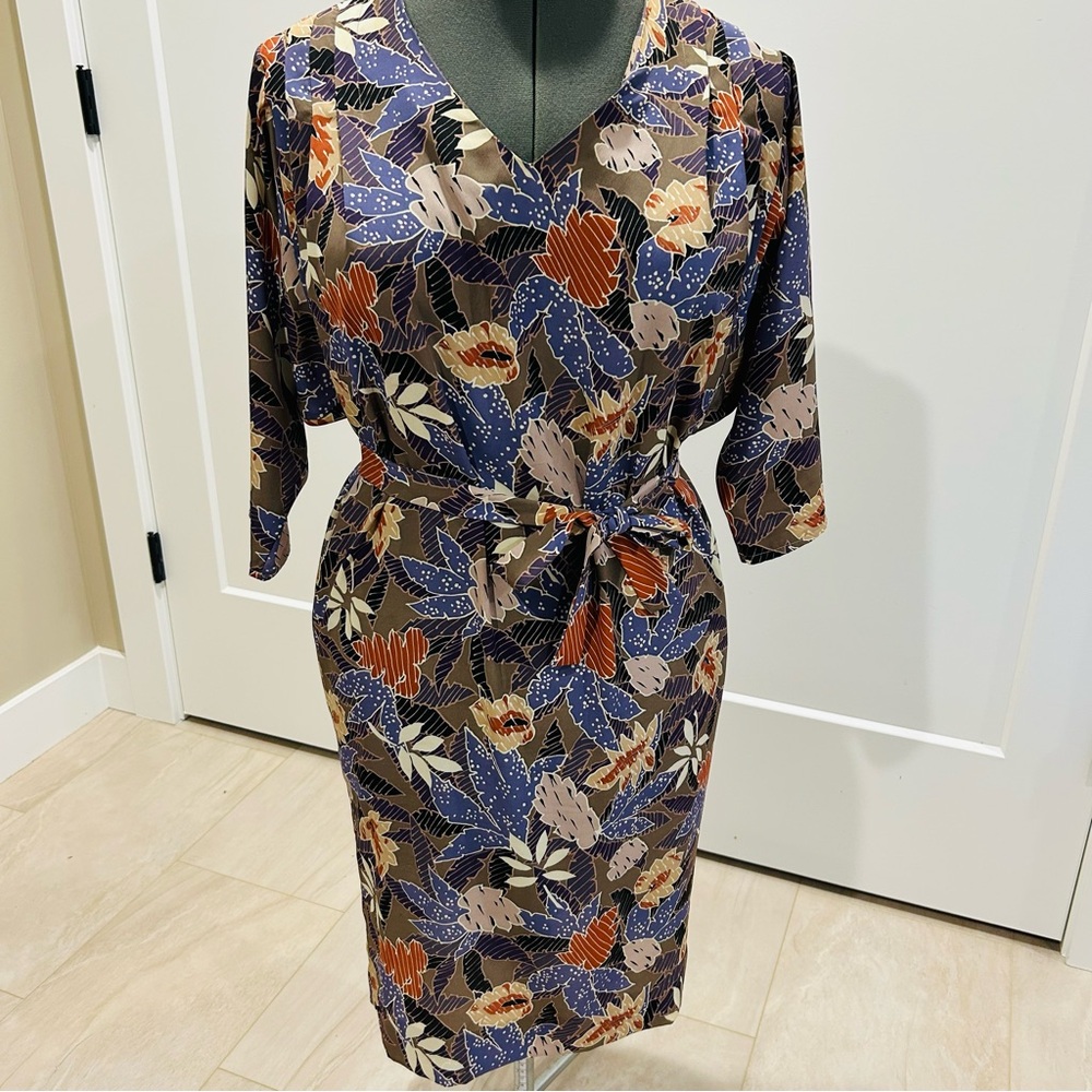 Vintage Floral V-Neck Dress size medium